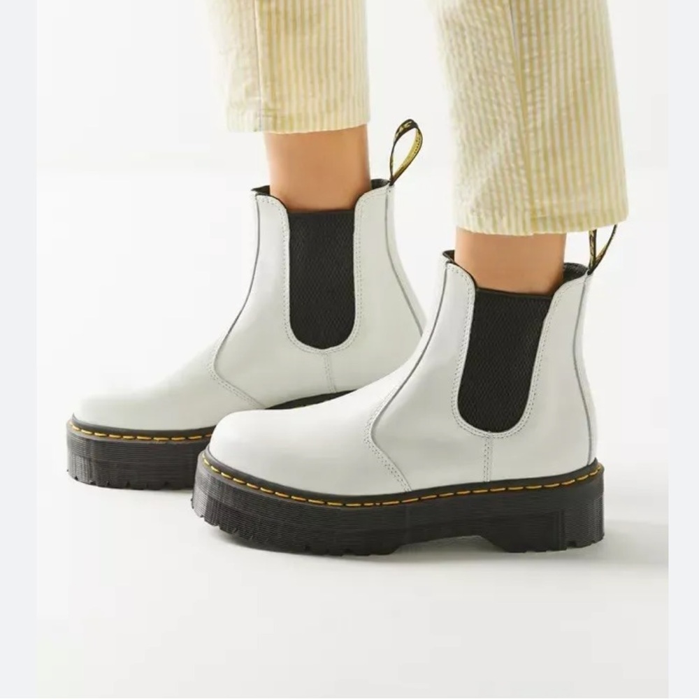 Dr martens platform Chelsea boot in white